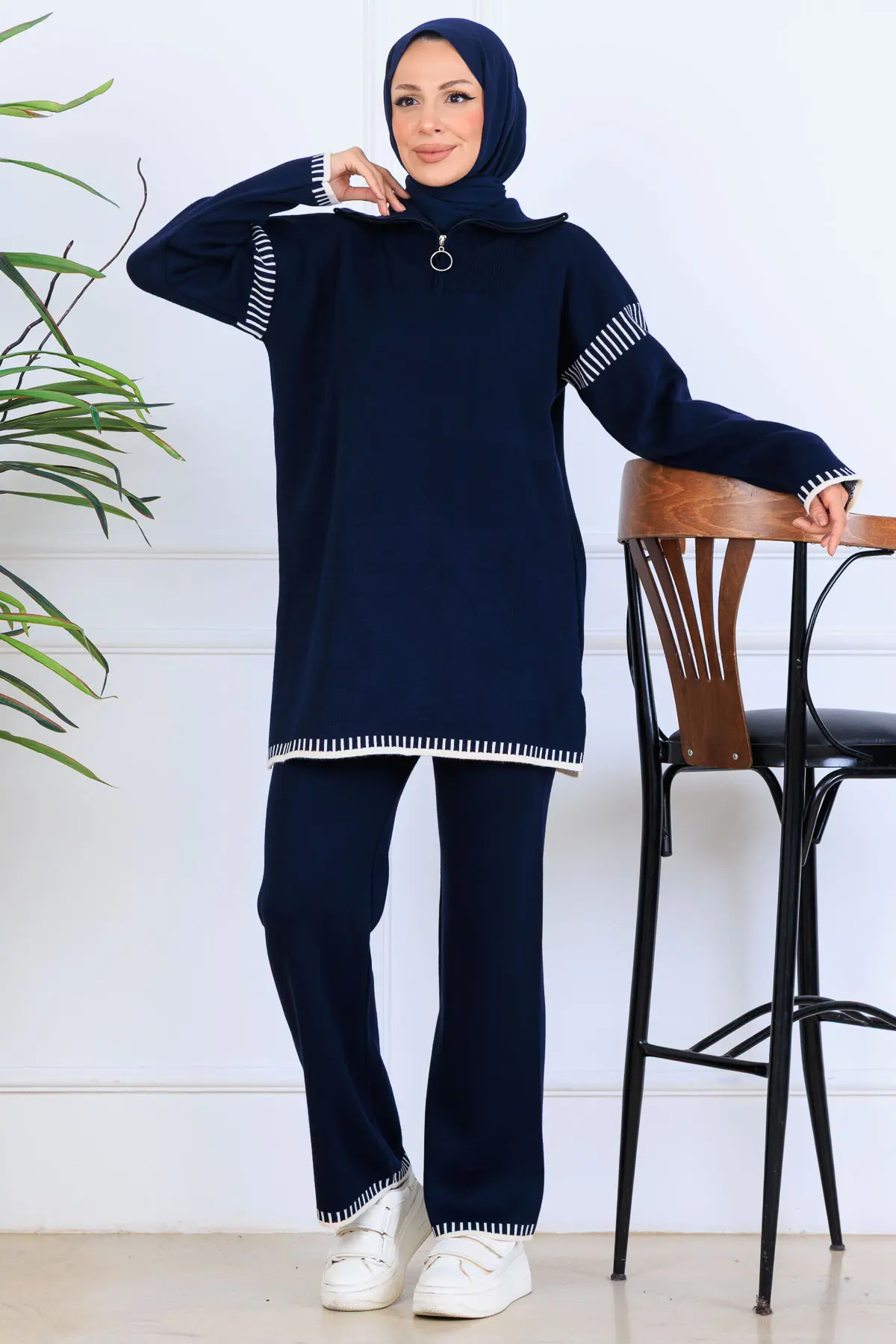 Zippered Collar Stripe Detail Knitwear Suit