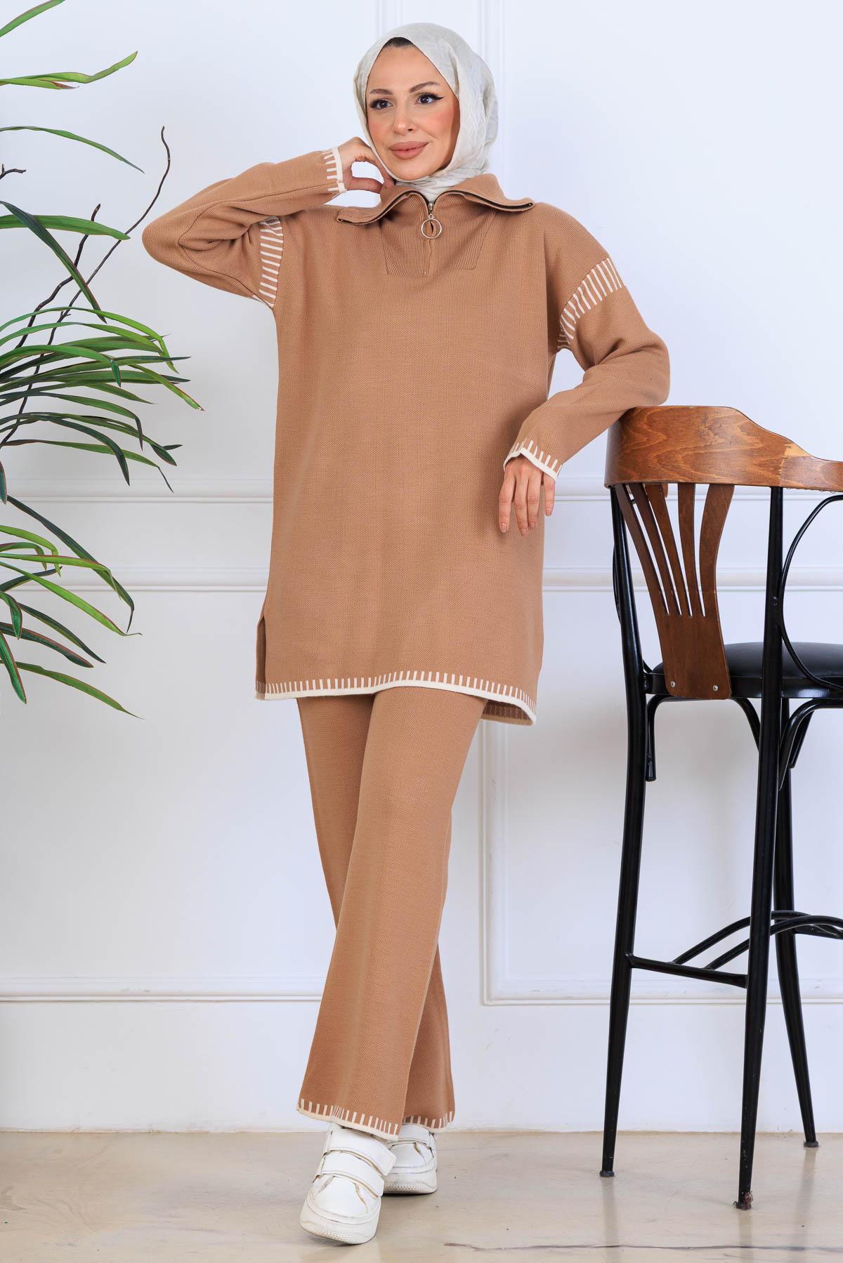 Zippered Collar Stripe Detail Knitwear Suit