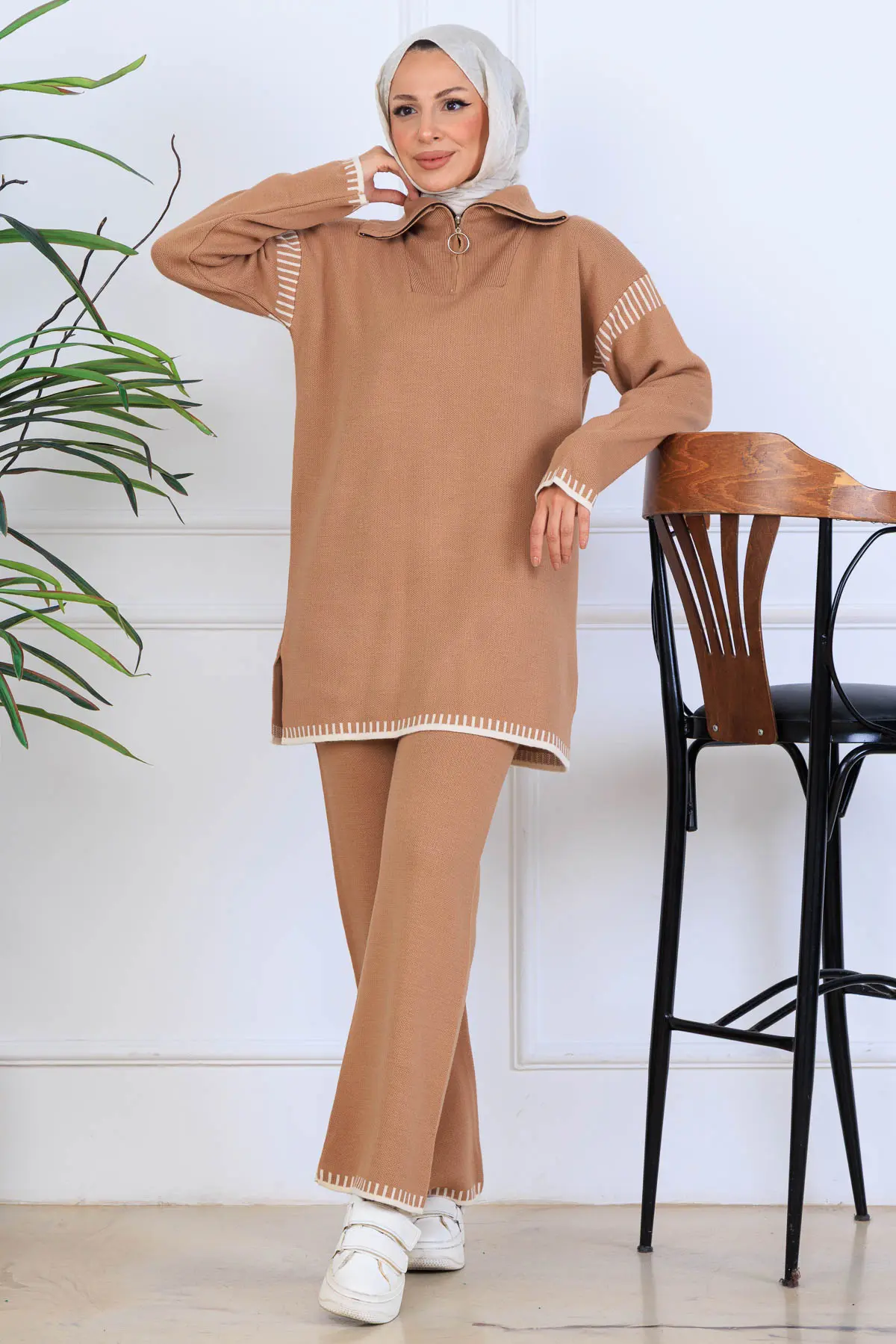 Zippered Collar Stripe Detail Knitwear Suit