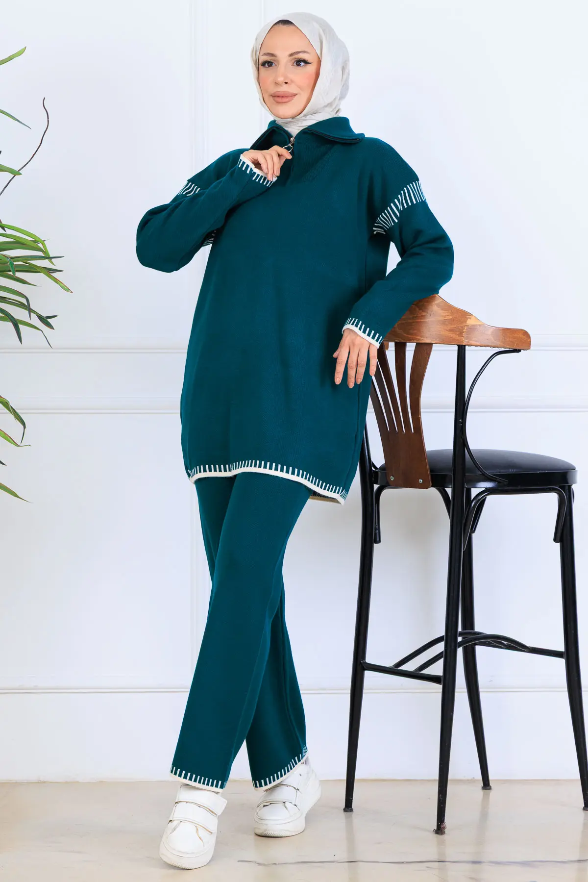 Zippered Collar Stripe Detail Knitwear Suit