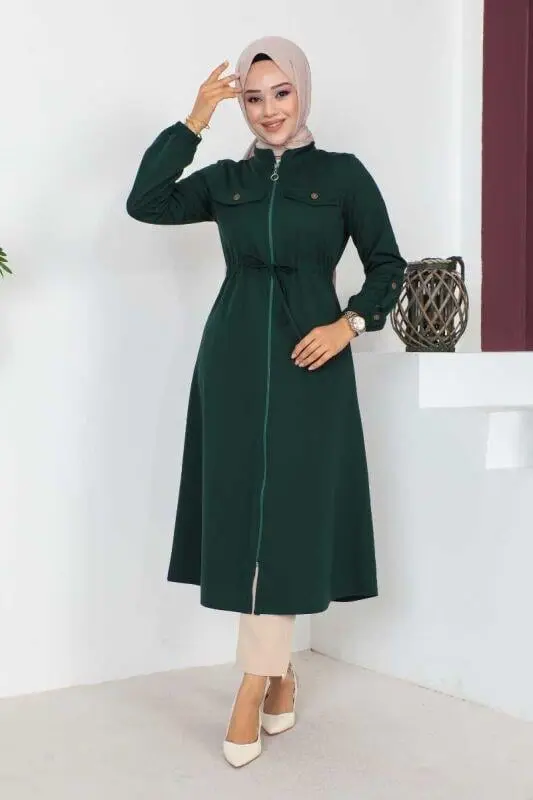 Zippered Sports Cape-detail